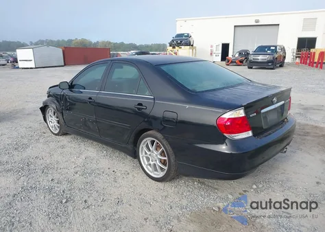 2005 Toyota Camry Le z USA, uszkodzony, nr VIN 4T1BE32K95U088620